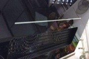 如何正确拆卸清洗玻璃油烟机（简单易行的清洗方法让你轻松解决油烟困扰）
