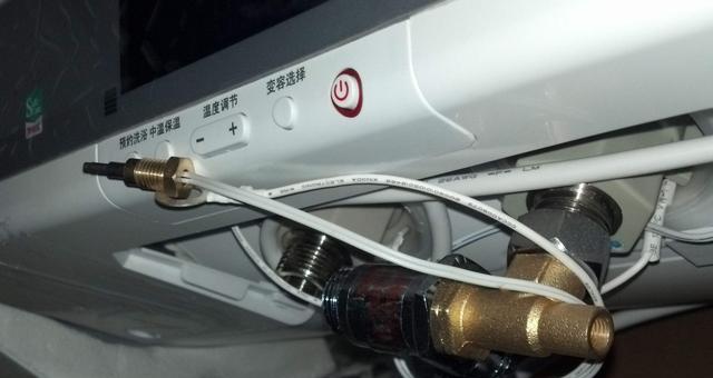 家庭热水器排污口清洗方法（保持热水器排污口清洁）